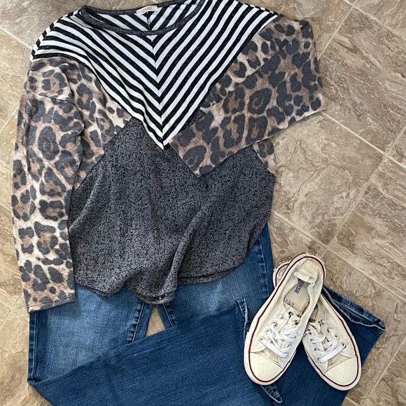 Oddy Multi-Print Sweater - Picture 2 of 12